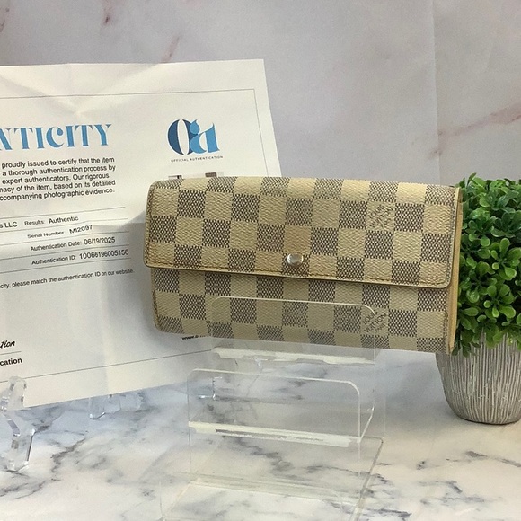 GUC Louis Vuitton Damier Azur Wallet - Picture 1 of 11